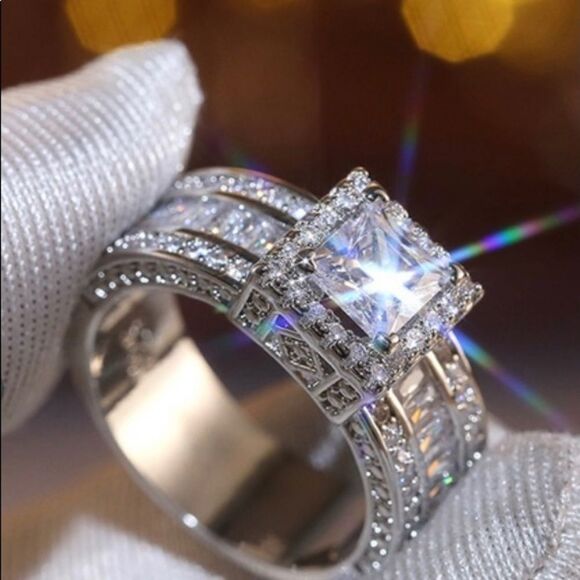 🔅🆕🔅HOST PICK🍸✨Stunning Princess Cut Statement Engagement Cocktail Ring✨ - Picture 1 of 11
